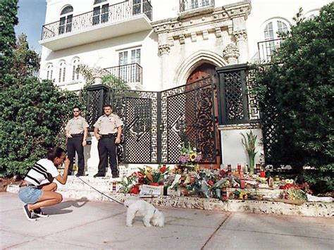 perche hanno ucciso gianni versace|how did versace get killed.